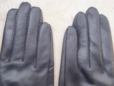 批发供应品牌意大利华伦天努女式绵羊皮薄里手套（货号510）